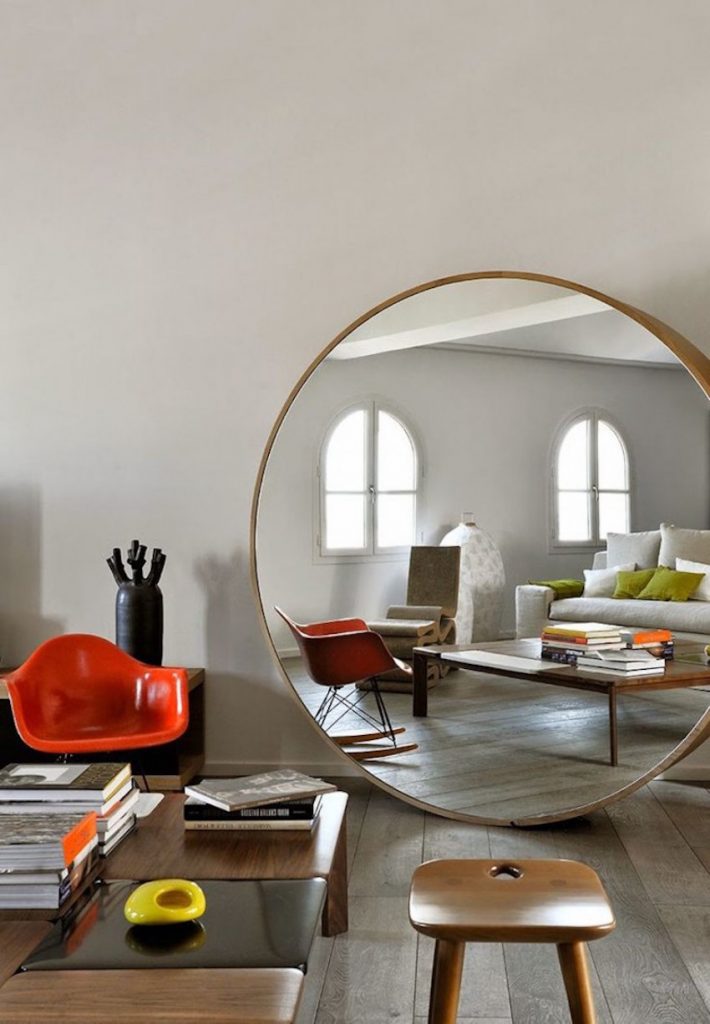 10 Impressive Oversized Mirrors to Make Any Room Feel Bigger ➤ Discover the season's newest designs and inspirations. Visit us at http://www.wallmirrors.eu #wallmirrors #wallmirrorideas #uniquemirrors @WallMirrorsBlog