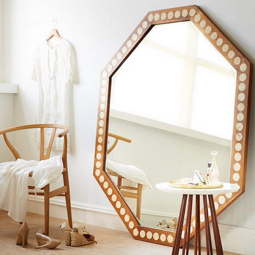 10 Gorgeous Oversized Mirrors to Make Your Room Feel Bigger ➤ Discover the season's newest designs and inspirations. Visit us at http://www.wallmirrors.eu #wallmirrors #wallmirrorideas #uniquemirrors @WallMirrorsBlog