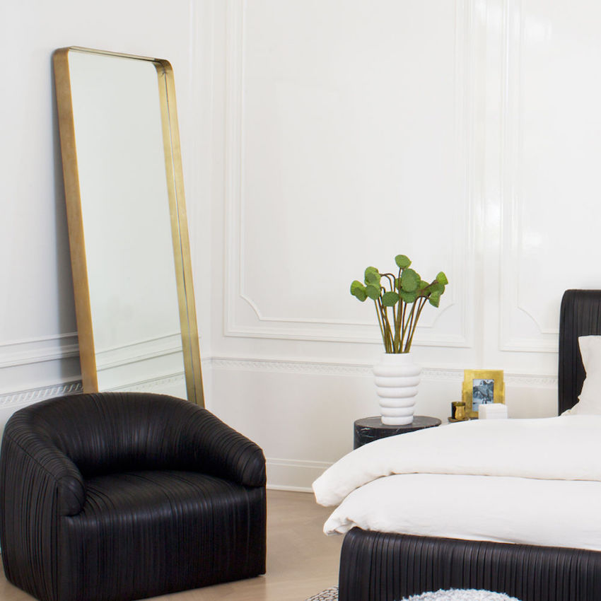 7 Extraordinary Wall Mirrors by Kelly Wearstler That You Will Want to Have ➤ Discover the season's newest designs and inspirations. Visit us at http://www.wallmirrors.eu #wallmirrors #wallmirrorideas #uniquemirrors @WallMirrorsBlog