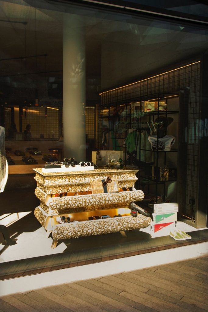 Glamorous-Sideboards-Consoles-Match-Your-Wall-Mirrors-10