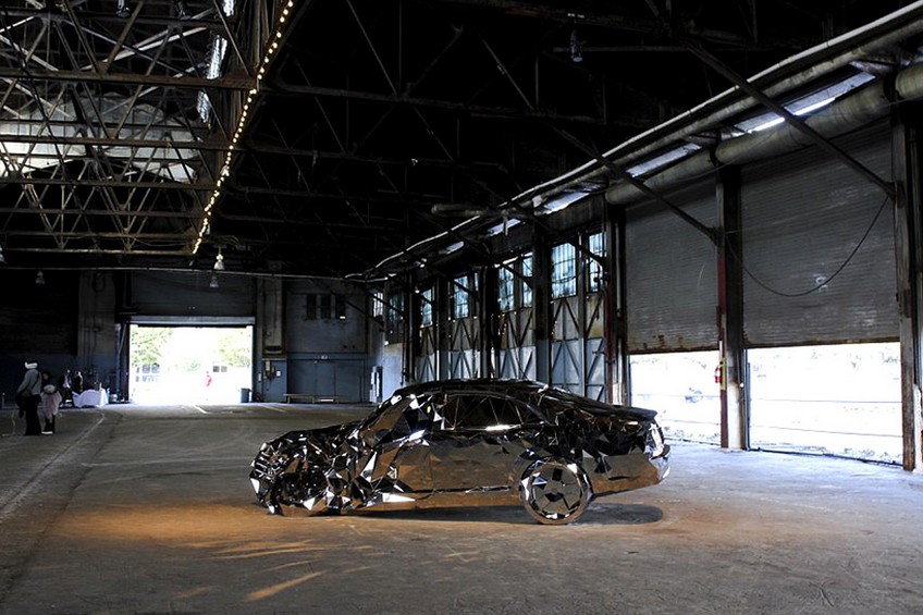 Be Stunned by a Jaw-Dropping Mercedes Benz S550 Made of Mirrors 2