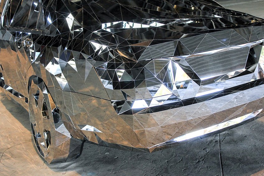 Be Stunned by a Jaw-Dropping Mercedes Benz S550 Made of Mirrors 4