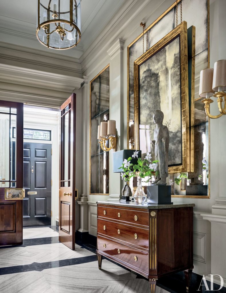 13 Astonishing Foyer Mirrors for a Welcoming Home