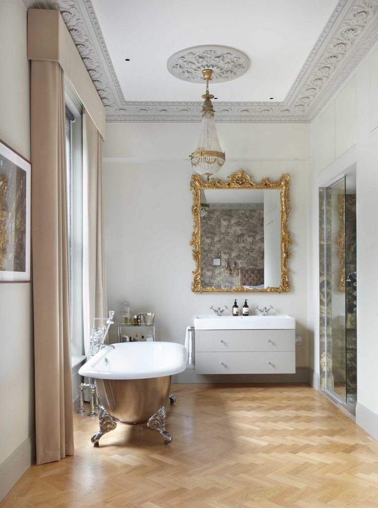 10 Oversized Mirrors that Are the Perfect Match to Any Bathroom Set