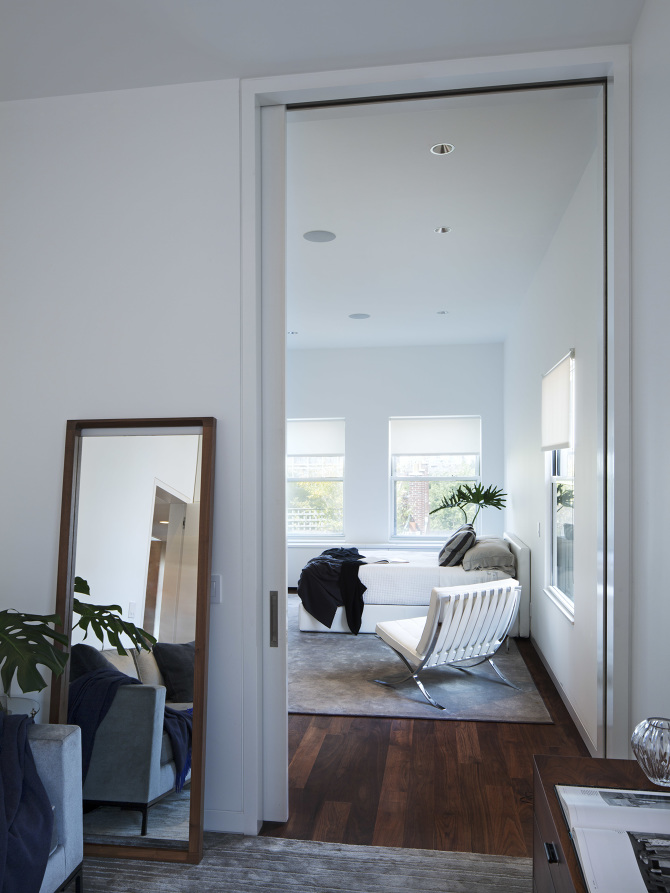 NYC Best Interior Designers And Their Mirror Choices On Projects